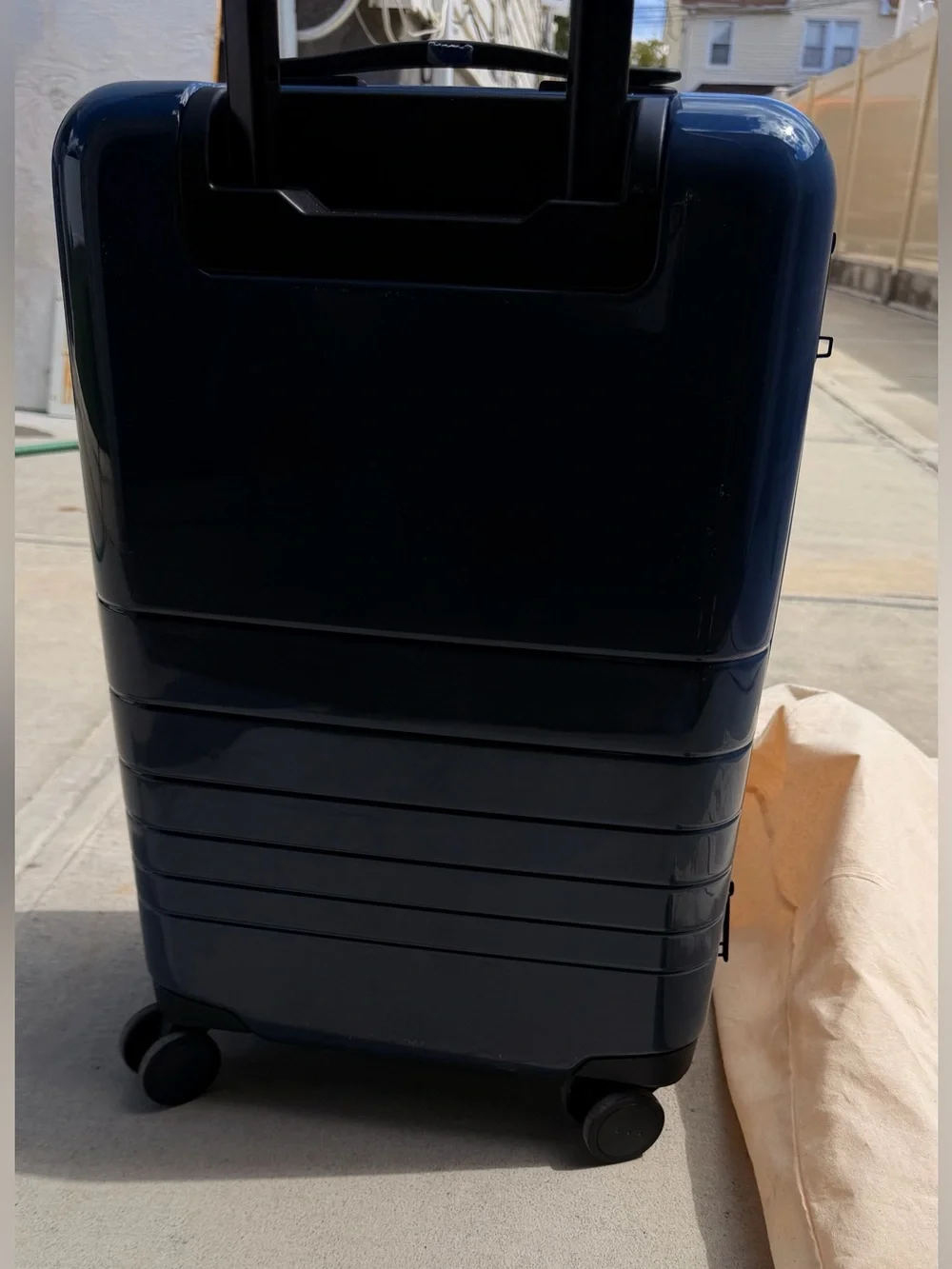 Lightweight Blue Spinner Carry-On with Organized Interior